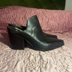 Brand new Steve Madden leather bolero slip in bootie size 8.5 be